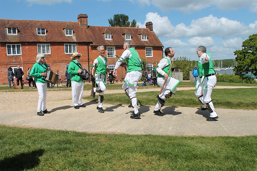 Morris-dancing-at-Buckler's-Hard-(870x580)