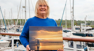 Maggie White Collecting The Canvas Of Her Winning 2022 Entry (1)