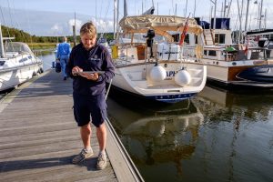 Beaulieu River staff member using Harbour Assist technology