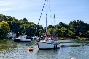 Visitor boat mooring on the Beaulieu River