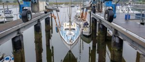 Beaulieu River boatyard hoist in action